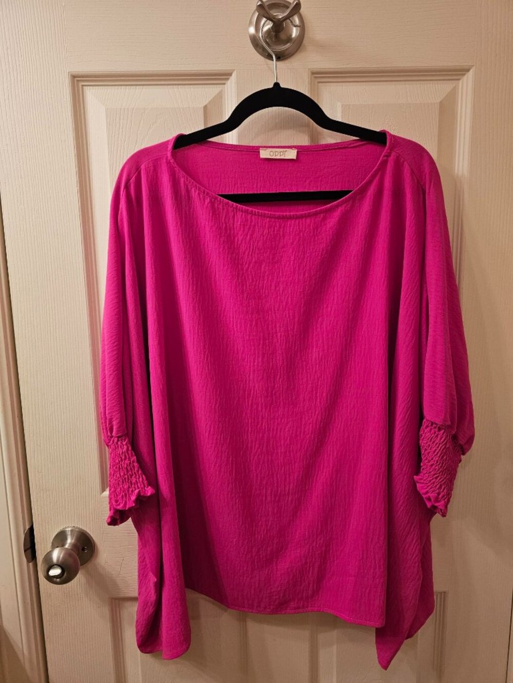 NWOT Oddy Small Fuschia Oversized Blouse w / Elastic Cuffs